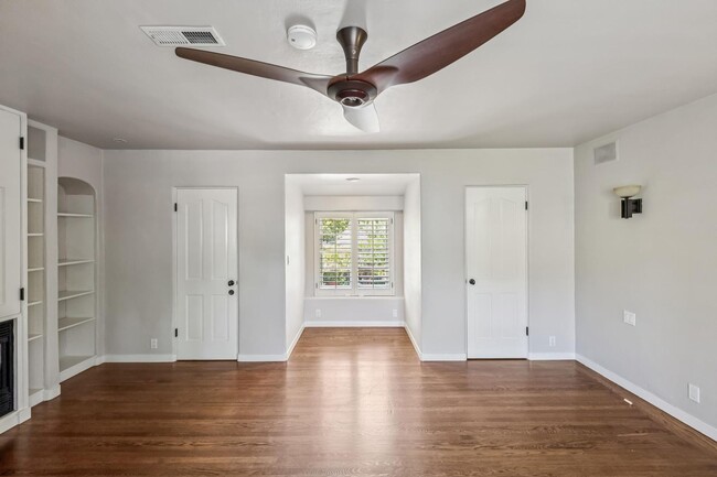 Building Photo - Mediterranean Beauty in Crescent Park – 5B...