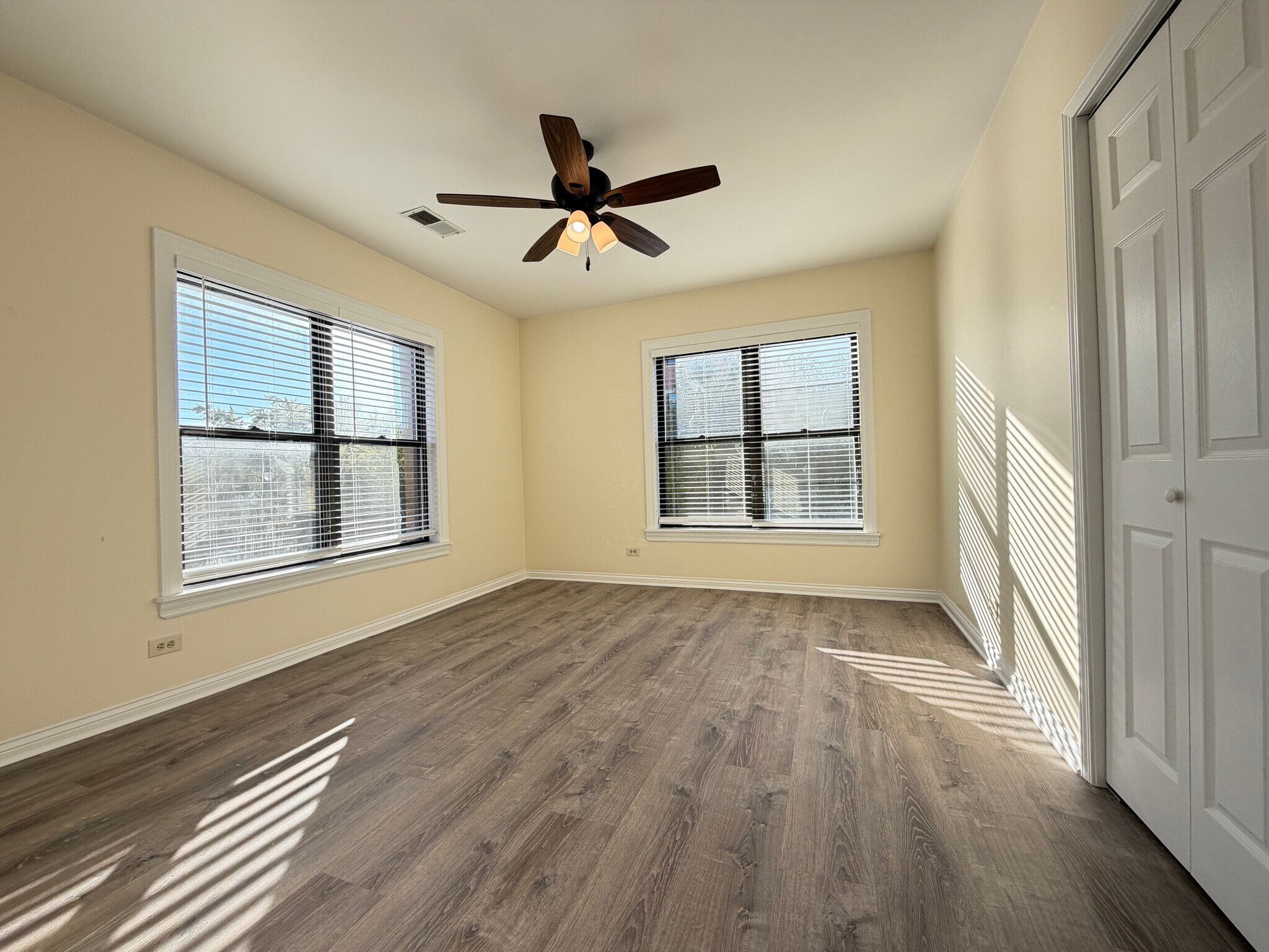 Bedroom 1 - 952 W Windsor Ave