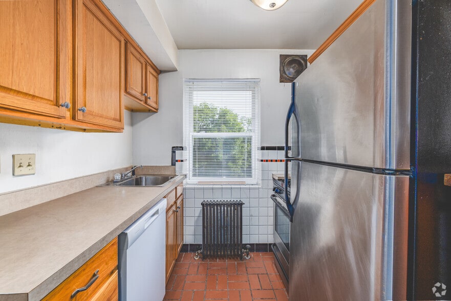 1BR, 1BA - 550SF - Kitchen - 420 - 432 Riddle Road