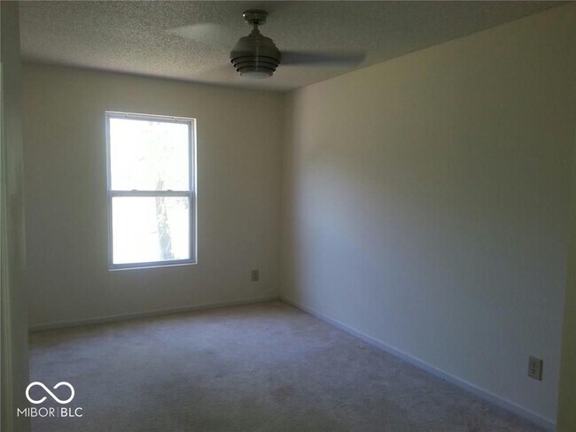 Building Photo - 11376 N Creekside Dr
