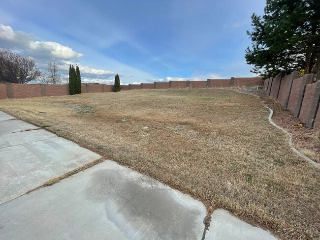 Building Photo - Amazing family home in the perfect location!