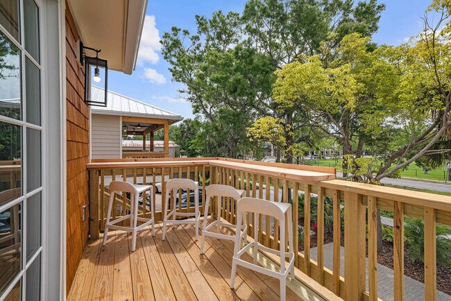 Building Photo - 30 W Castillo Dr