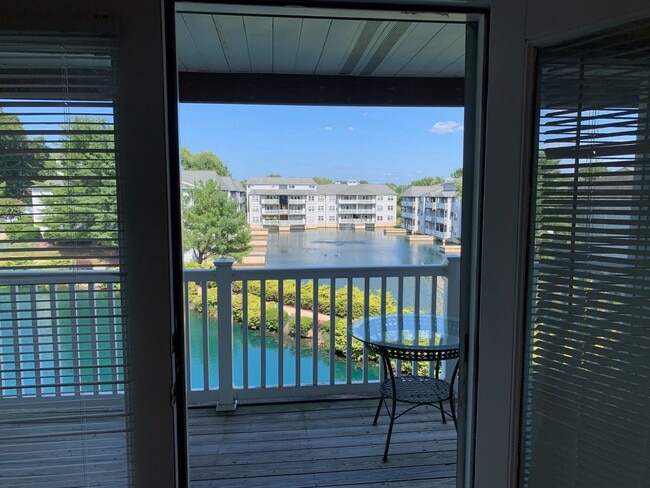 Building Photo - 2207 Waters Edge Dr