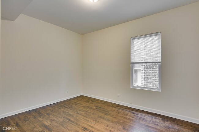 Building Photo - 2655 W Leland Ave