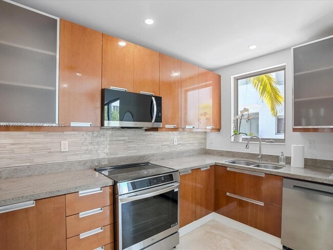 Building Photo - 155 N Shore Dr