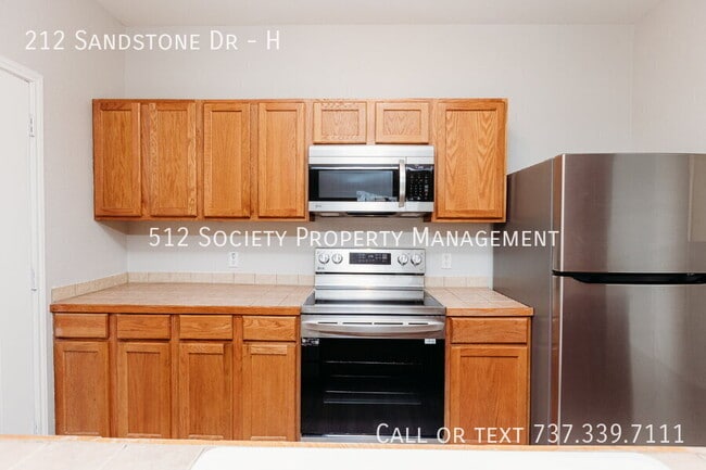 Building Photo - 212 Sandstone Dr