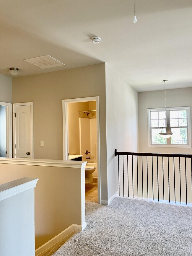 Building Photo - 7531 Silk Tree Pointe