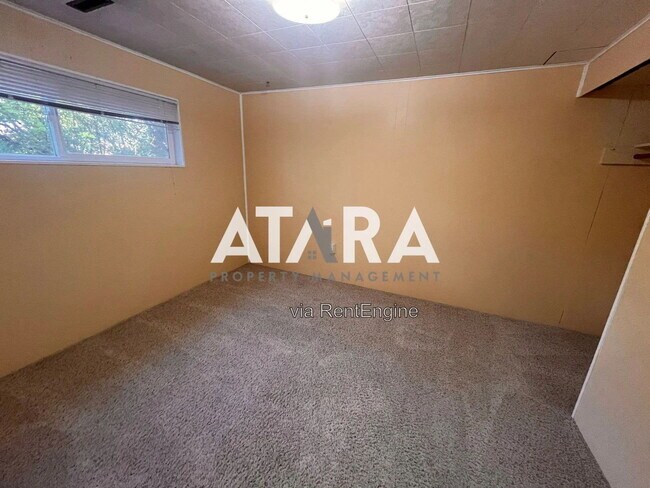 Building Photo - 618 W Anderson Ave