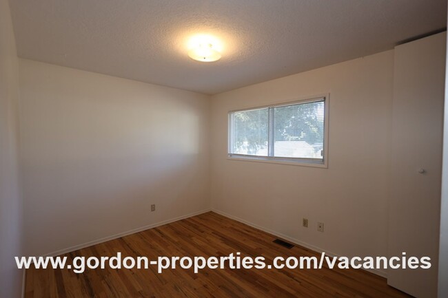 Building Photo - NE 164th Ave - Gresham 4 bedroom home with...