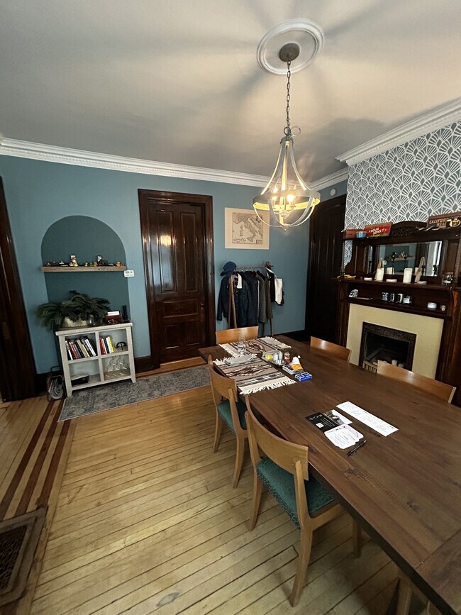 Building Photo - 1754 N Astor St