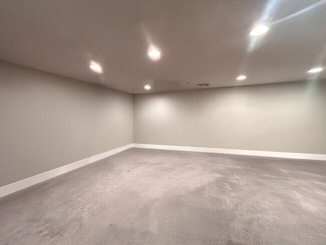 Building Photo - $0 DEPOSIT OPTIONS. SPACIOUS 4-BEDROOM, 3.5-BATH DUPLEX OFF 6TH AVE FREEWAY, MINUTES FROM COLORAD...