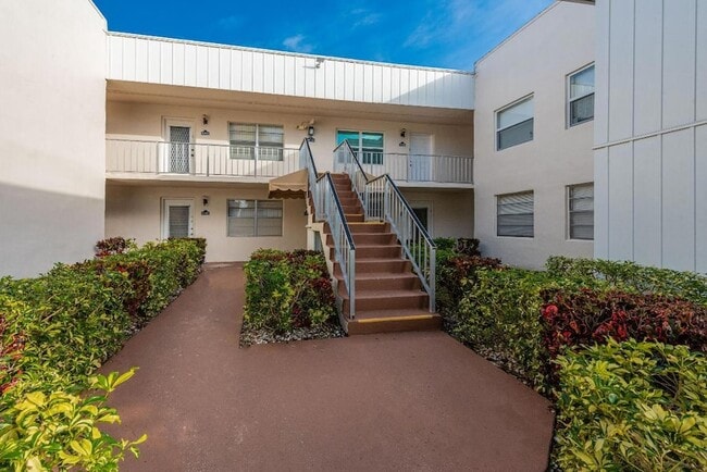 Building Photo - 108 Normandy Ln