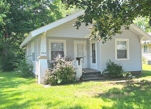 Building Photo - 2 bedroom/1 bathroom for $850!