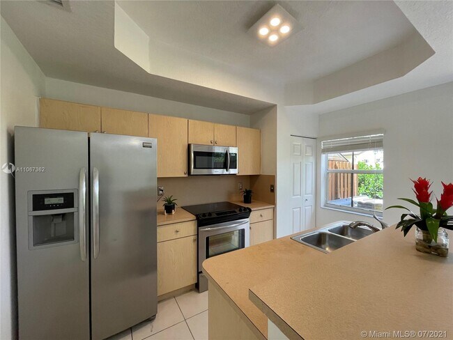 Building Photo - 4961 Leeward Ln