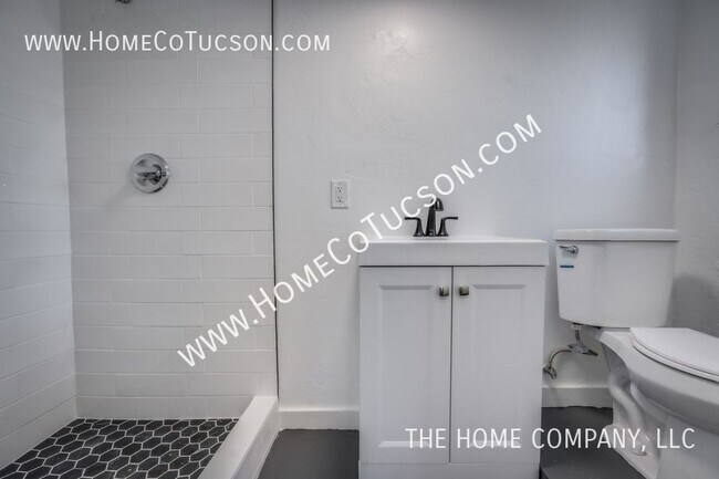 Building Photo - 940 E Florita St