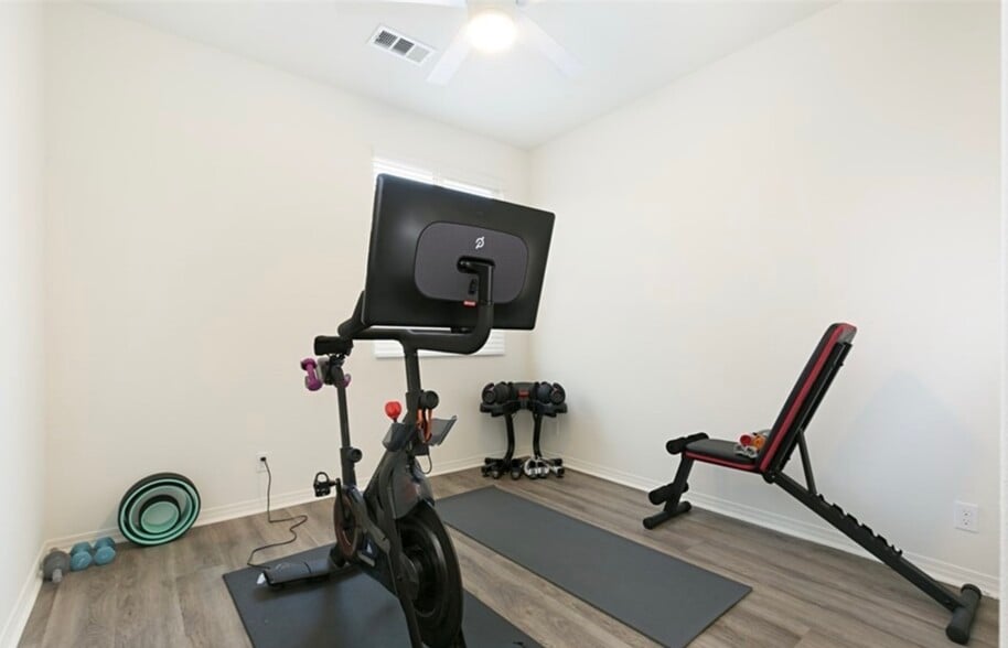 Building Photo - 931 E Drapery Ln