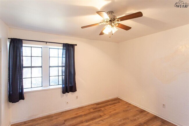 Building Photo - 4614 Spring Shadow Dr