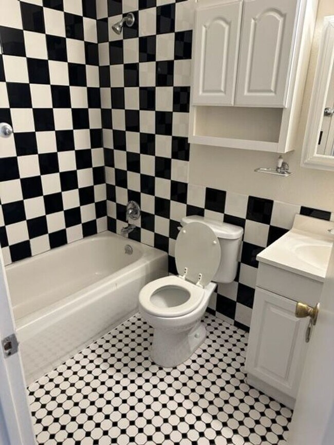Building Photo - SW Remodeled 2 Bedroom!!