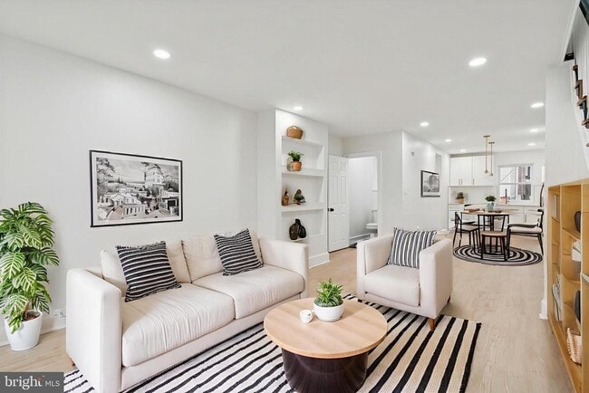 Building Photo - 417 E Upsal St