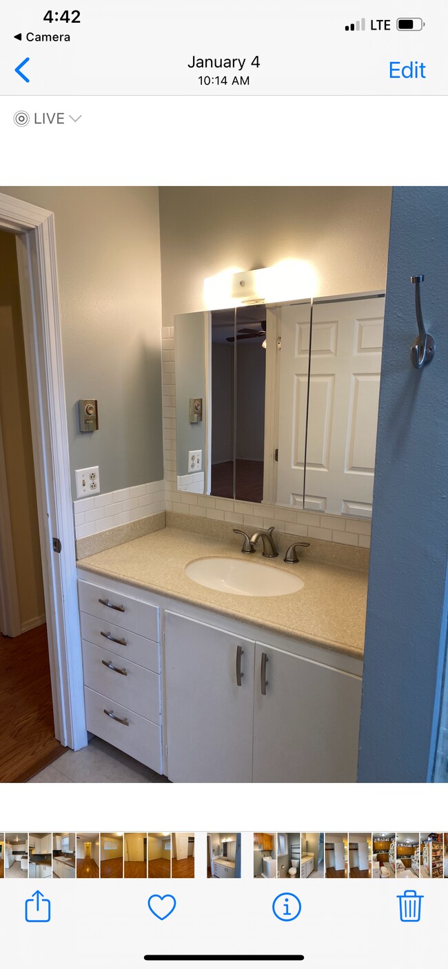 Building Photo - 749 NE 20th Pl