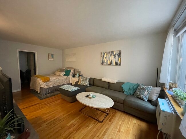 Building Photo - 515 W Wrightwood Ave