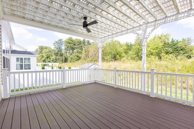 Building Photo - Beautiful 4 BR/3.5 BA Single-Family Home i...