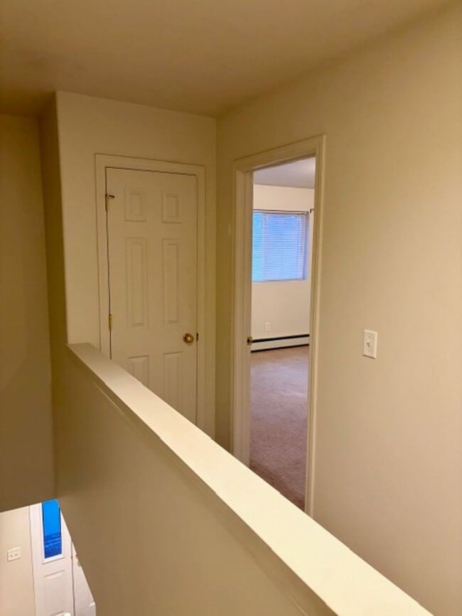 Building Photo - 3 Bed / 2.5 Bath Townhouse – Bozeman, MT  Price Reduced!