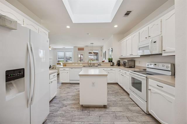 Building Photo - 12861 Farmington Dr