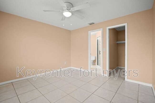 Building Photo - 4406 Santa Barbara Blvd S