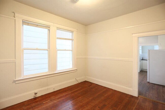 Building Photo - 413 Fair Oaks St