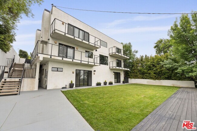Building Photo - 105 Sequoia Dr