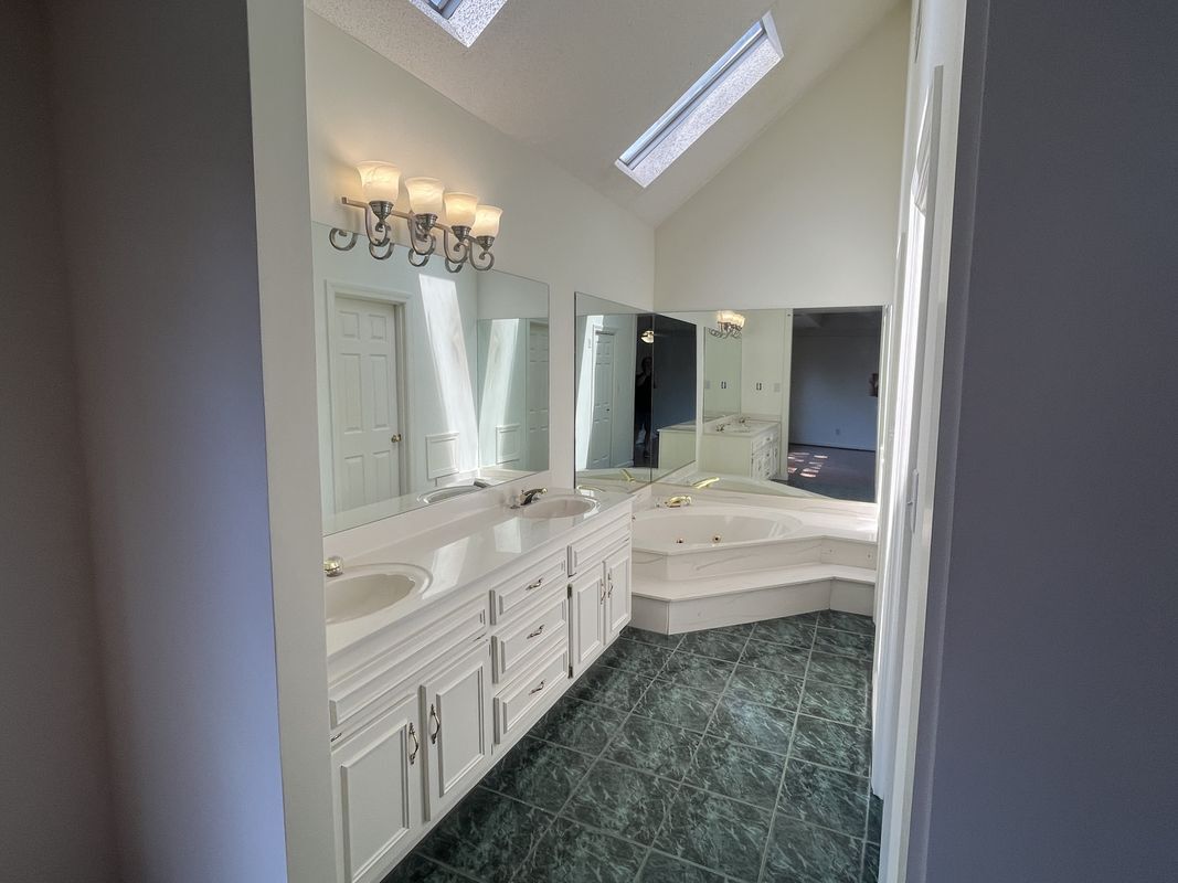 Building Photo - 972 Bridgegate Dr NE