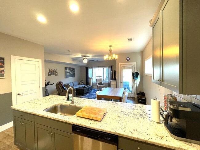 Building Photo - 3046 Fulton St