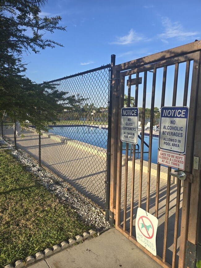 Building Photo - 4204 Waterview Cir