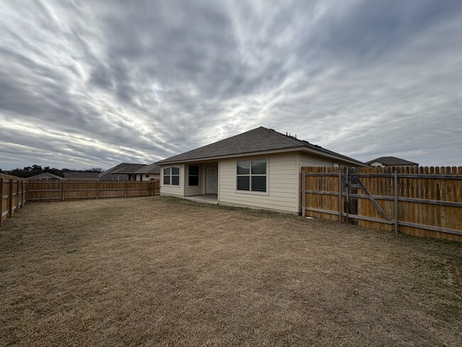 Building Photo - 2009 Bee Creek Loop