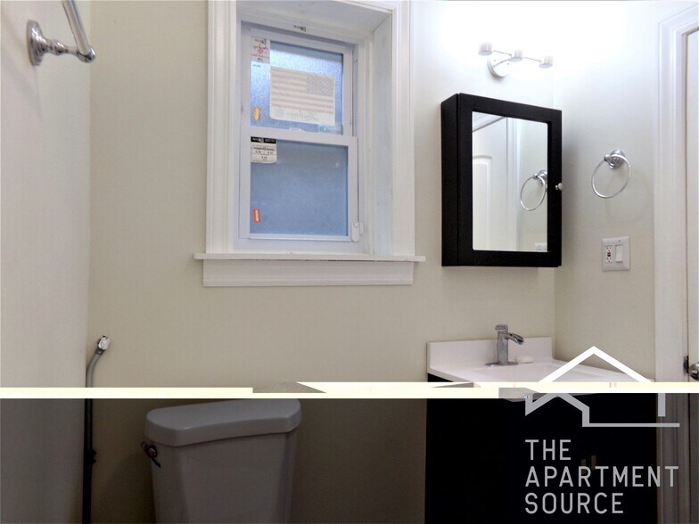 Building Photo - 2127 N Dayton St