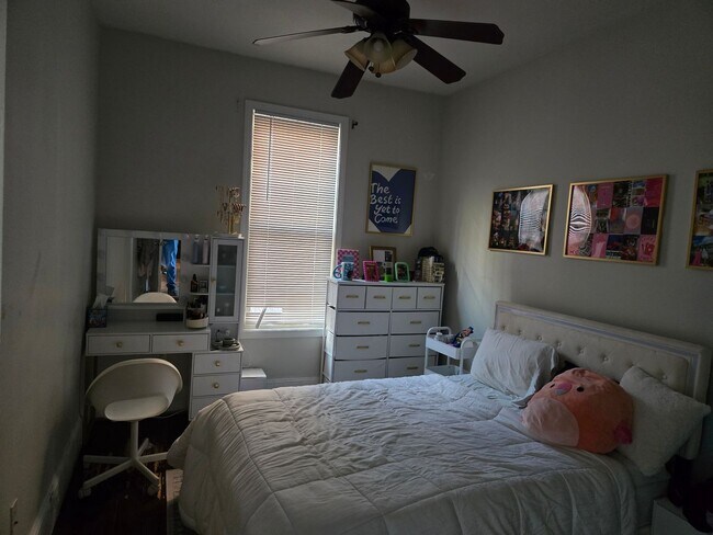 Building Photo - NO BROKER FEE!!!   MISSION HILL 5 BED/2 BATH WITH IN-UNIT LAUNDRY!!