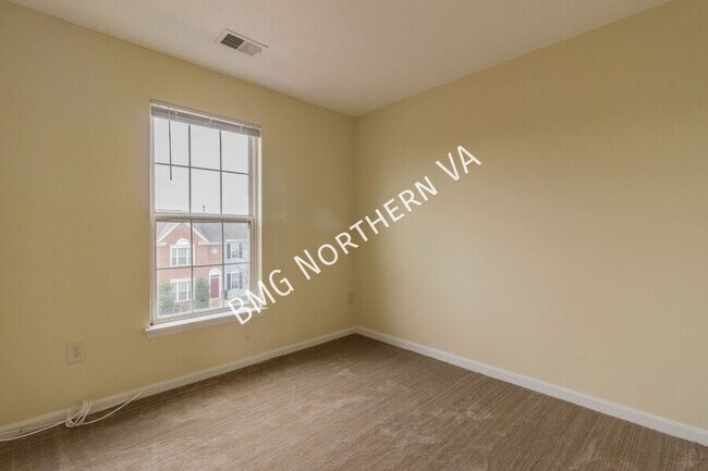 Building Photo - 44126 Tippecanoe Terrace