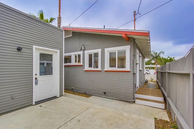 Building Photo - 4004 Arizona St