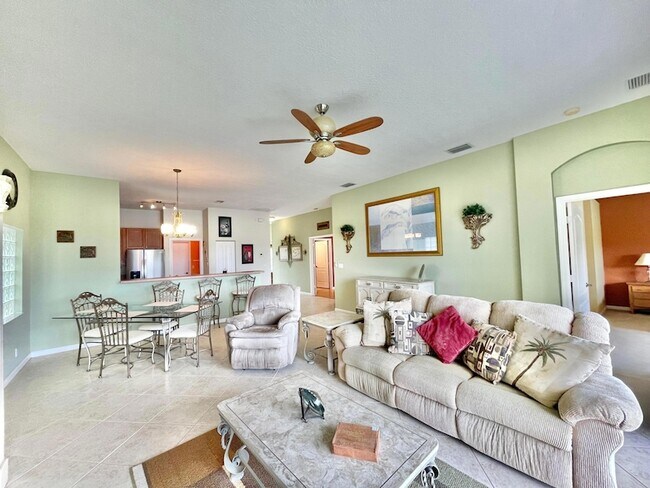 Building Photo - 137 Canterbury Pl