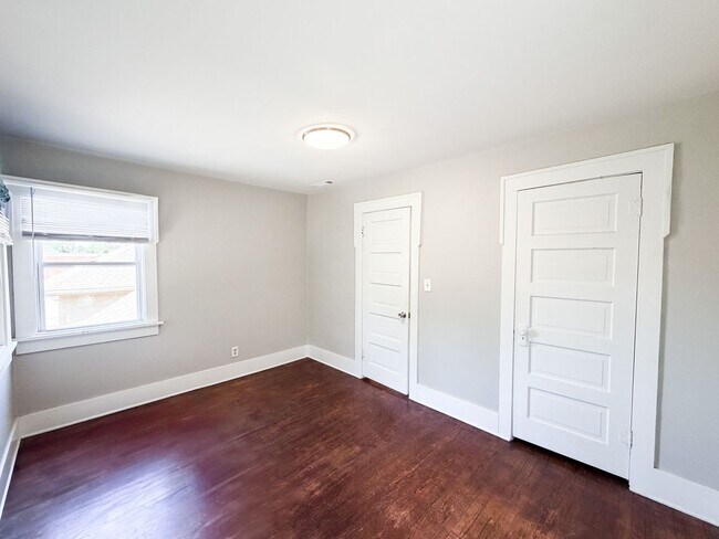 Building Photo - COMING SOON! 2b 1.5 ba w basement, Lawn Care + Trash Included