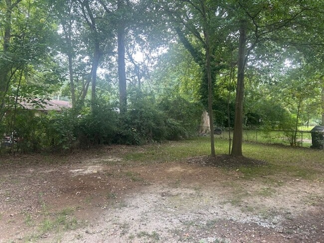 Building Photo - New to the Market!