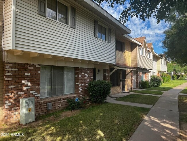 Building Photo - 4505 N 17th Ave