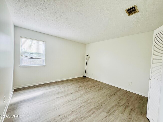 Building Photo - 3604 Betsy Ln
