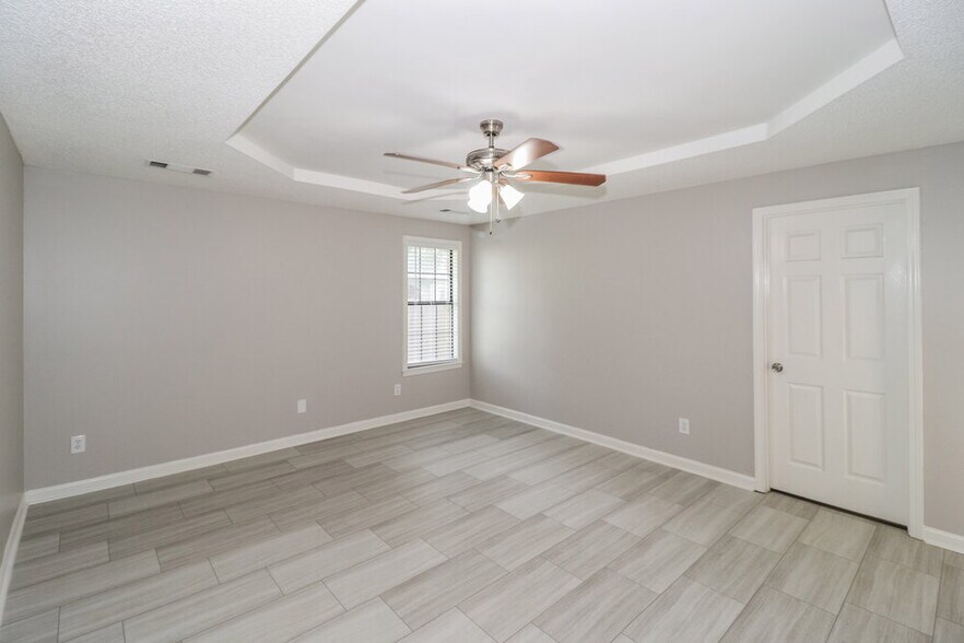 Building Photo - 4879 Baywood Dr