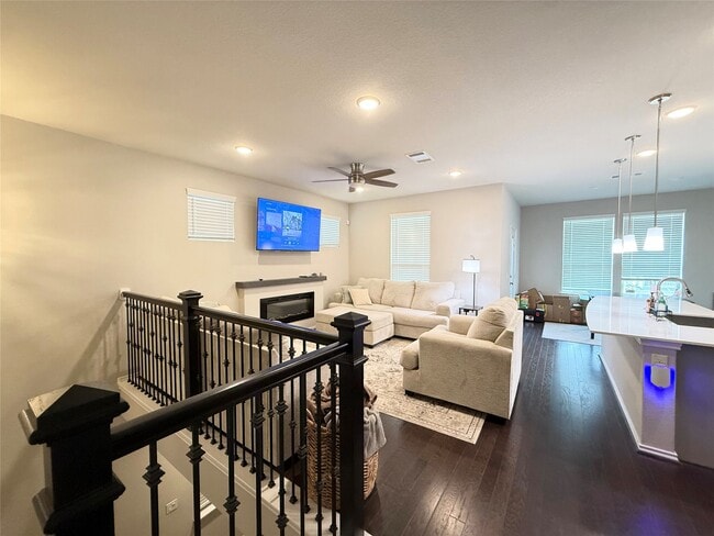 Building Photo - 10947 Cannes Memorial Dr