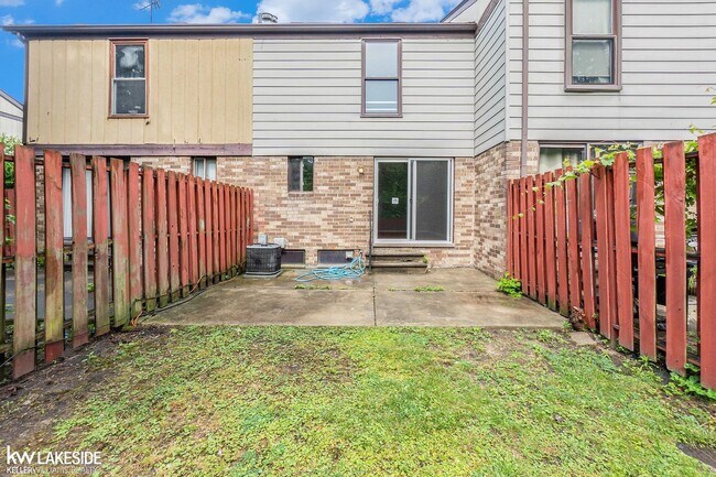 Building Photo - 37334 Matthew Ct