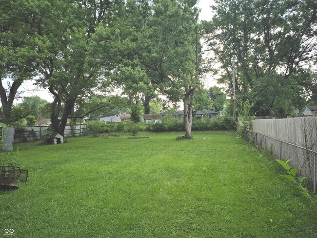 Building Photo - 2725 Kristen Dr W