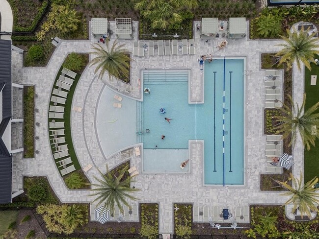 Building Photo - 1850 Falconhurst Ln