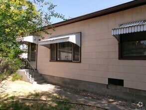 Building Photo - Newly Remodeled 2 Bedroom 1 Bath Home in S...